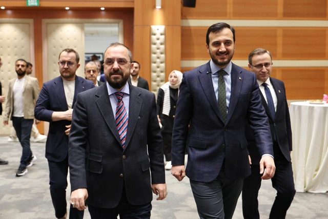 AK Parti İstanbul İlçe Teşkilatlarına Dijital Medya Stratejileri Eğitimi Verildi