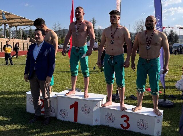 Muhammet Enes Kösemusul, başaltı kategorisinde şampiyon oldu