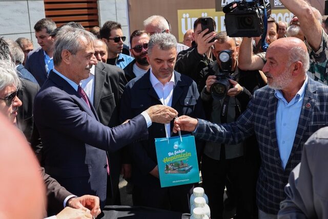 Feromon tuzak "tutSAK" Dünya Çiftçi Günü’nde Çiftçiyle Buluşturuldu